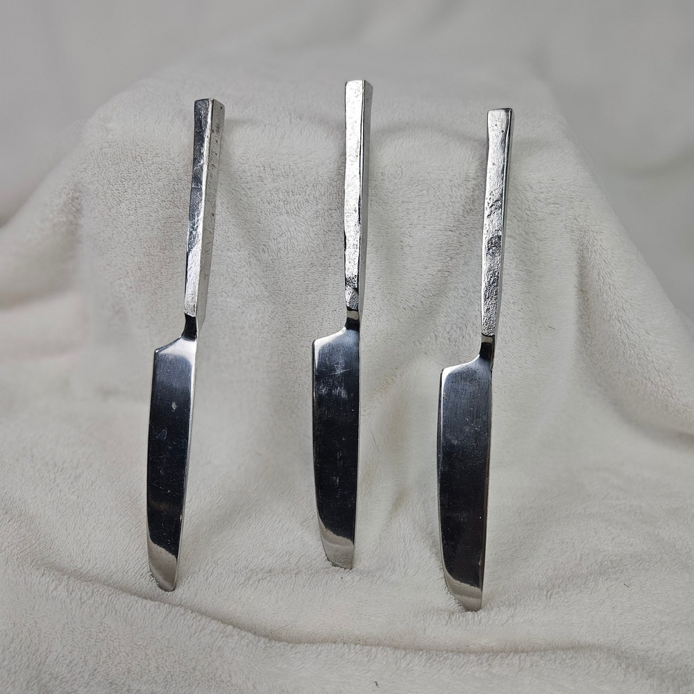 Vtg Brutalist Hammered Stainless Steel Dinner Knives -3 Modernist 8.5" - Picture 2 of 3